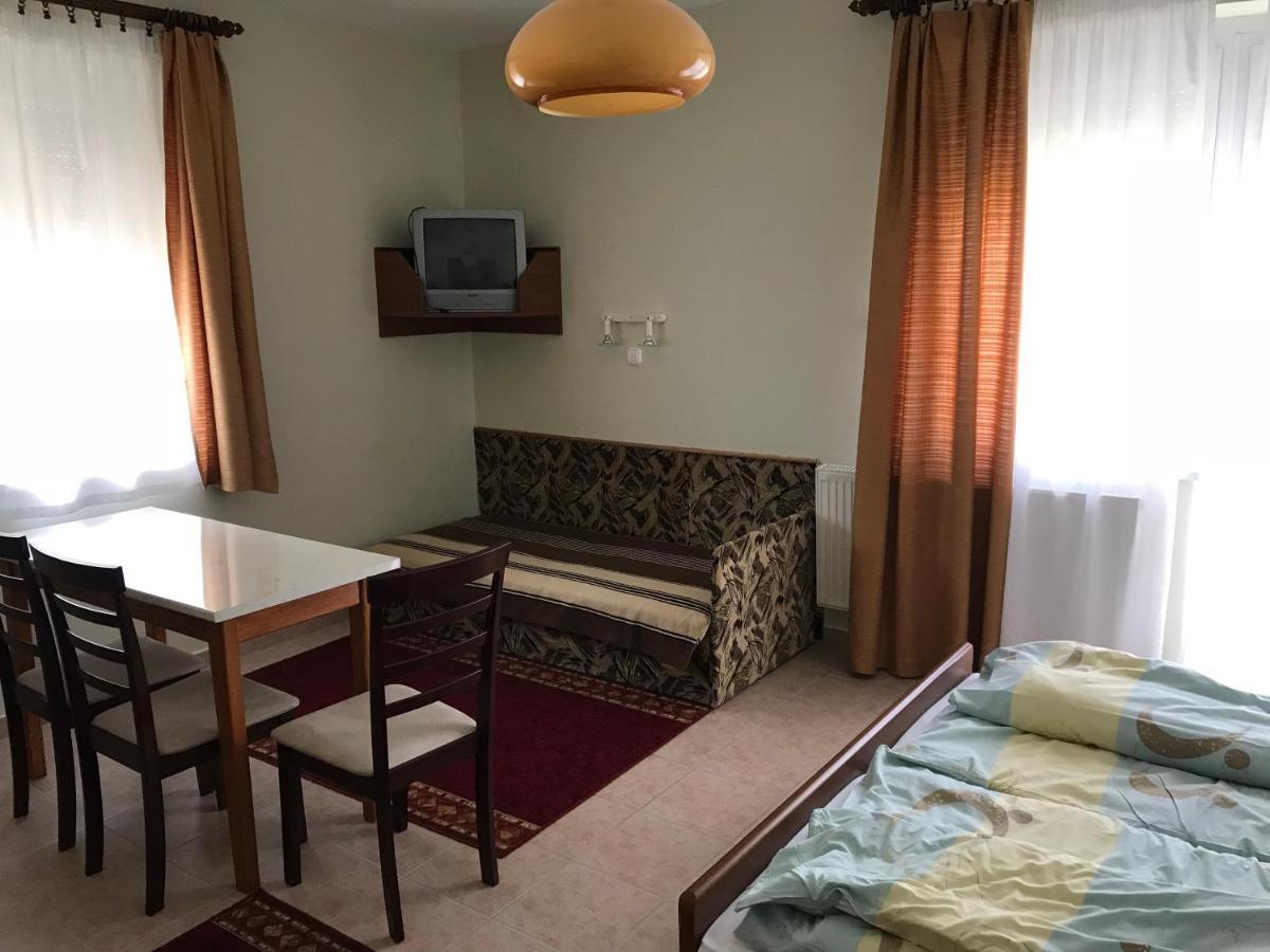 Izabella Panzio Bed and Breakfast Hajdúszoboszló Esterno foto