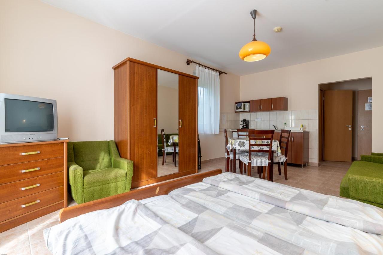 Izabella Panzio Bed and Breakfast Hajdúszoboszló Esterno foto