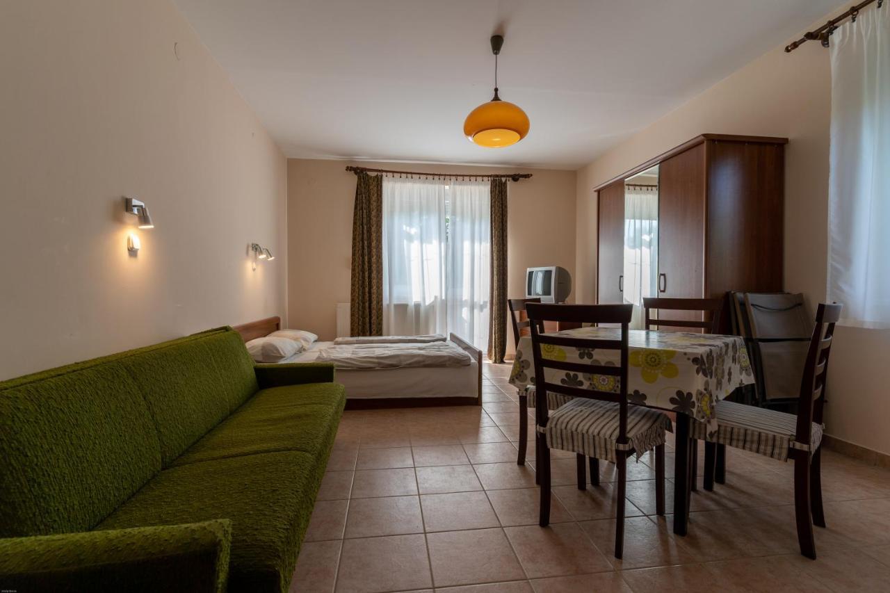 Izabella Panzio Bed and Breakfast Hajdúszoboszló Esterno foto